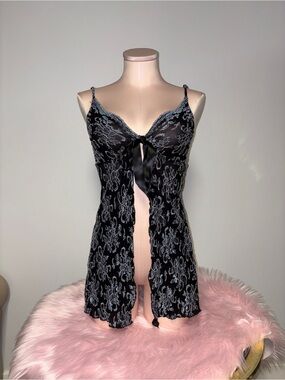 Vintage 1999 Victoria's Secret Black Peekaboo Stretch Lace with Silver Florals